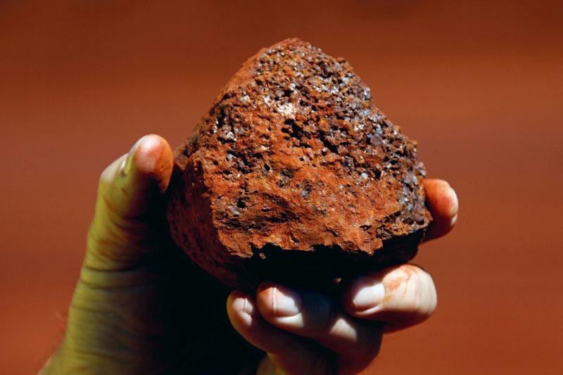 黑色系商品大幅下挫 铁矿石跌近10%