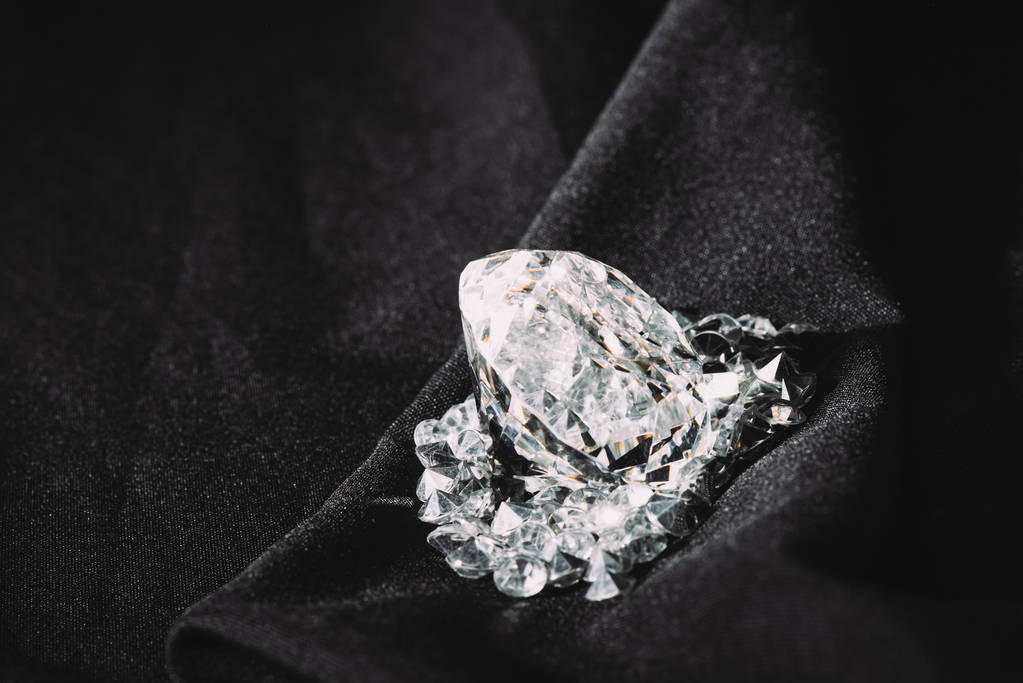 2022年12月7日培育钻石板块走弱报1043.65点 跌幅达0.19%